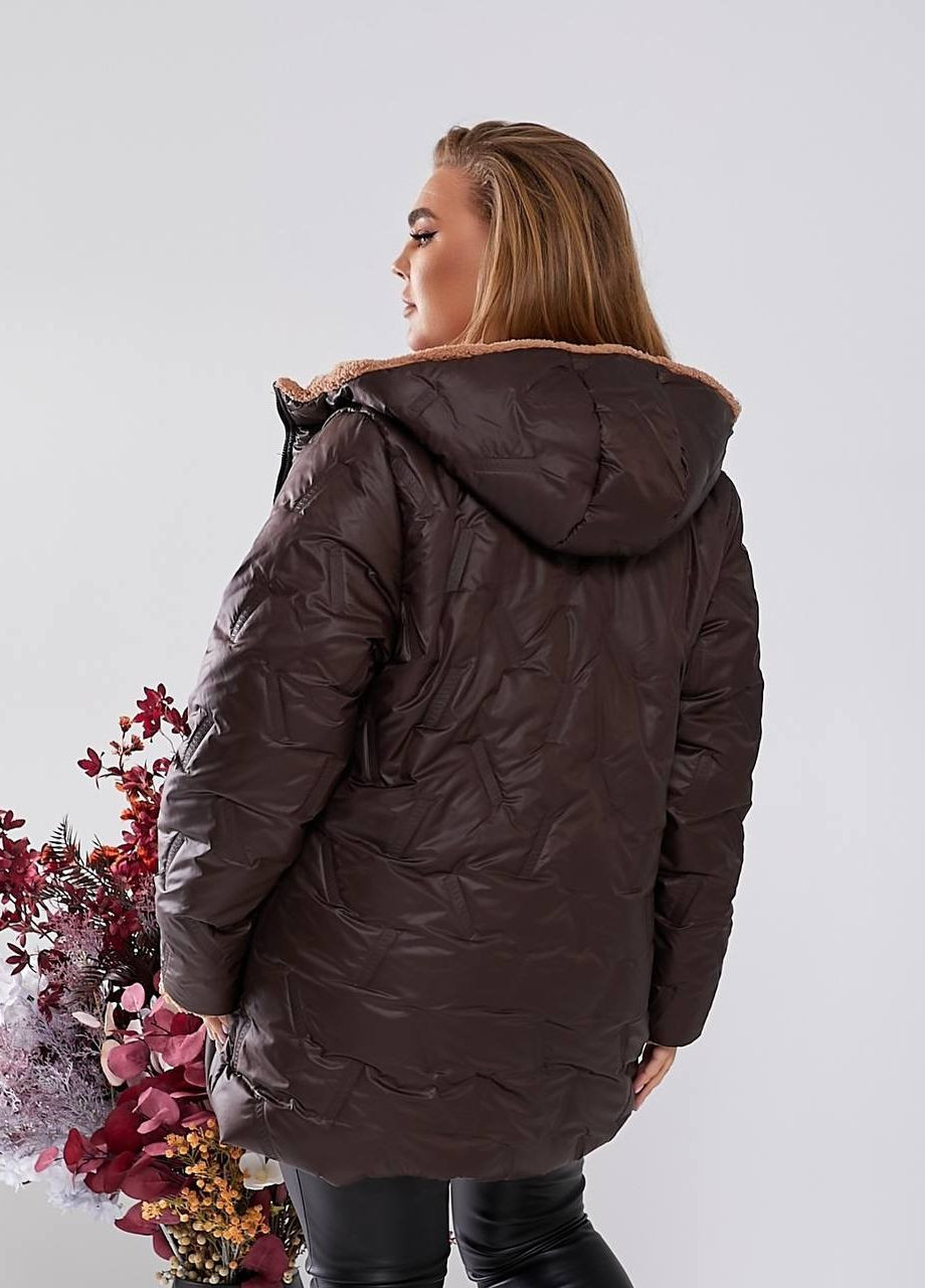 Коричнева женская теплая куртка с капюшоном цвет шоколад р.50/52 447635 New Trend