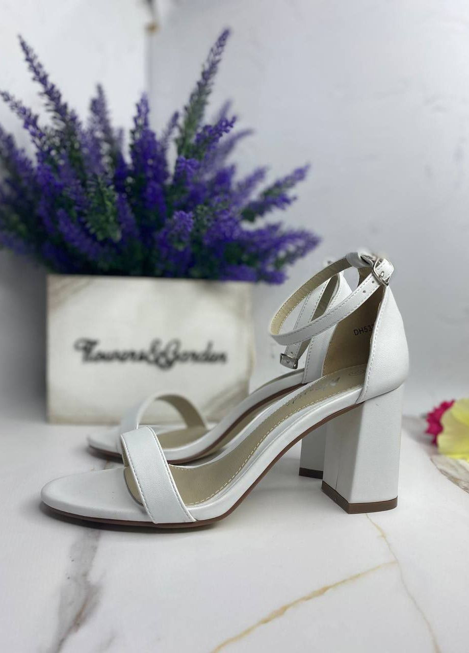 Белые нежные женские туфли No Brand