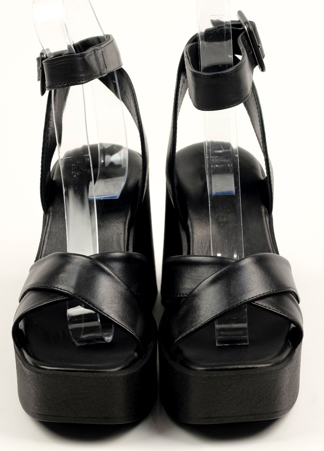 Черные босоножки на высоком каблуке черные кожа Guero с ремешком