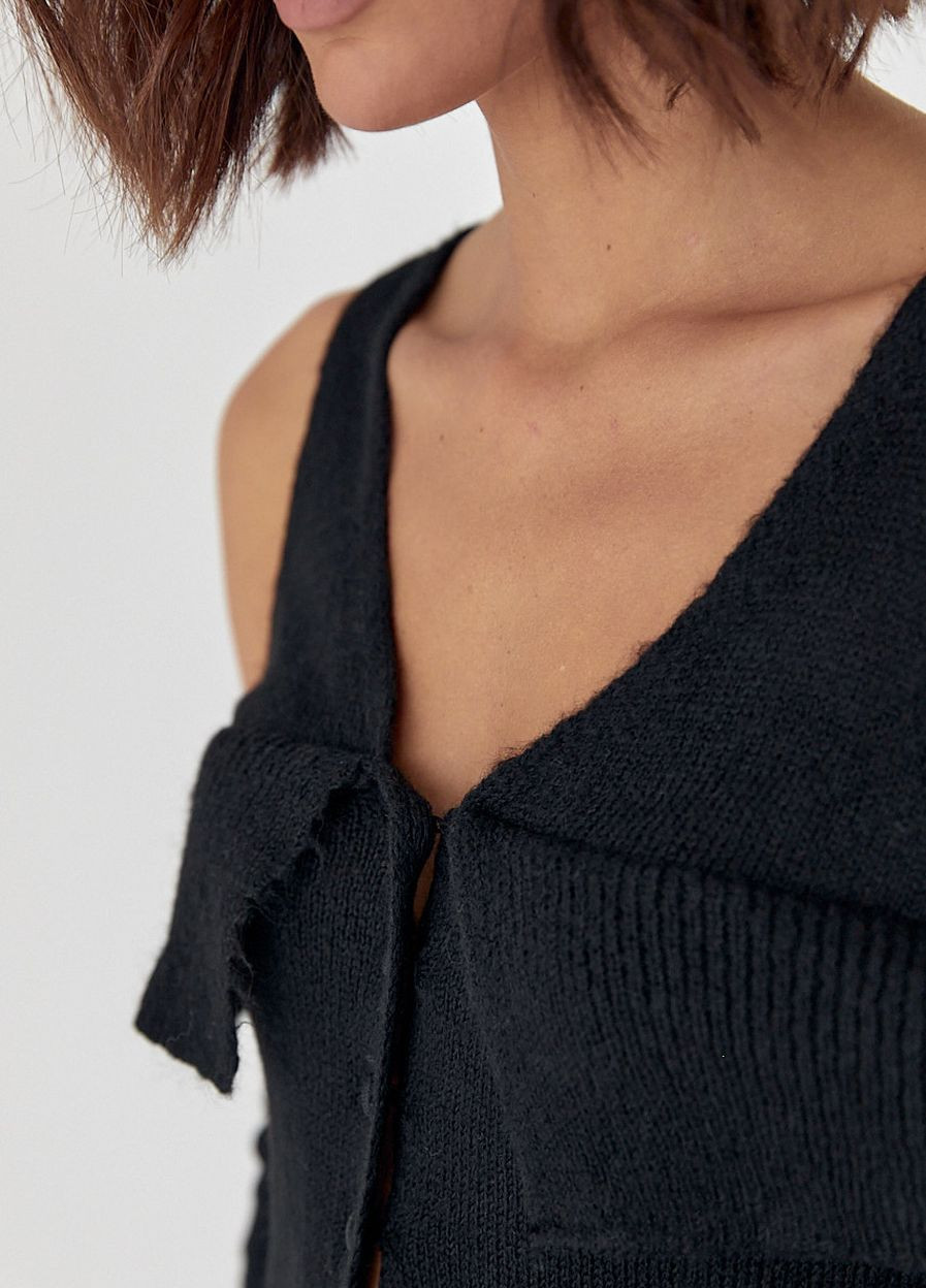 Черный демисезонный вязаный пуловер на пуговицах с открытыми плечами - черный Lurex