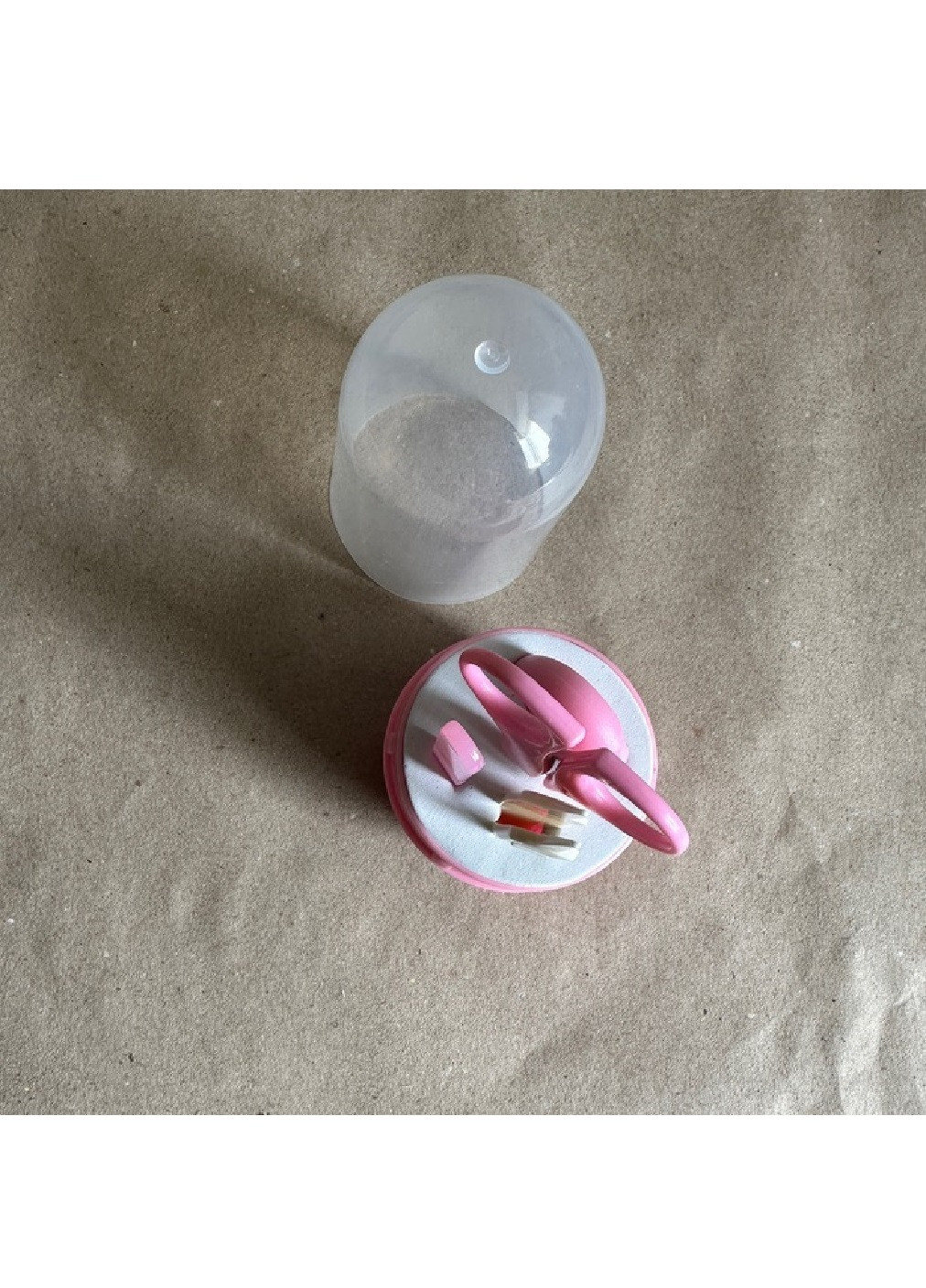 Детский маникюрный набор в прозрачном футляре капсуле с ножницами пинцетом пилочкой для детей малышей (475017-Prob) Розовый Unbranded (260668383)