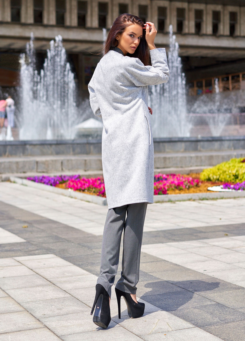 Серое демисезонное Стильное пальто без подкладки серого цвета Jadone Fashion
