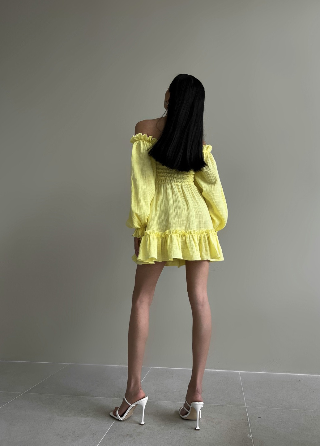 Желтое кэжуал платье Larionoff однотонное