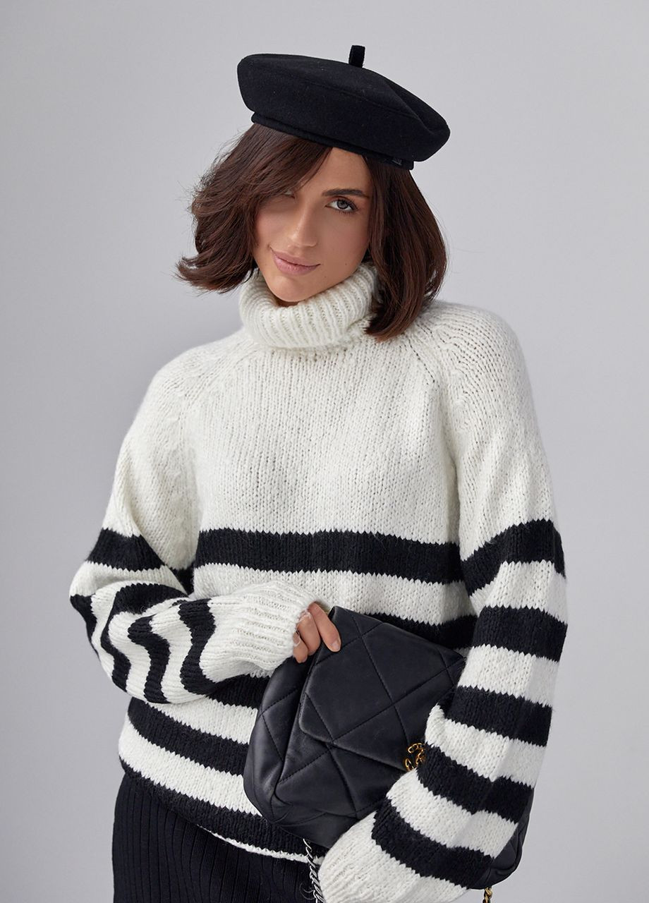 Молочний зимовий в'язаний жіночий светр у смужку - молочний Lurex