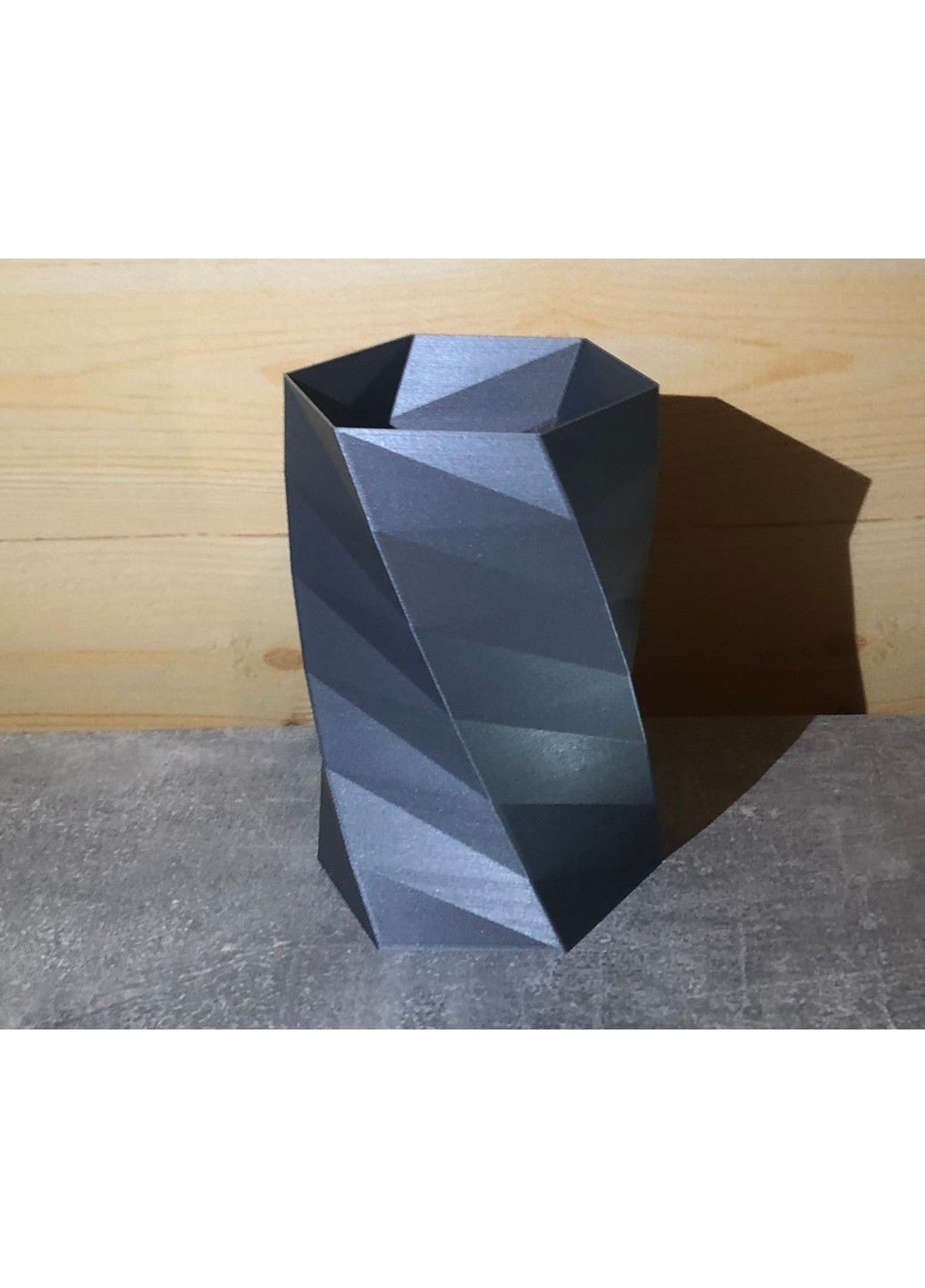 Шестигранна декоративна тонкостінна ваза «Полігональна спіраль». ЗаСвіт (261555498)