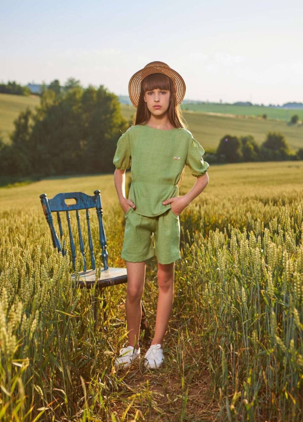 Оливковий літній костюм для дівчинки з льону Модняшки