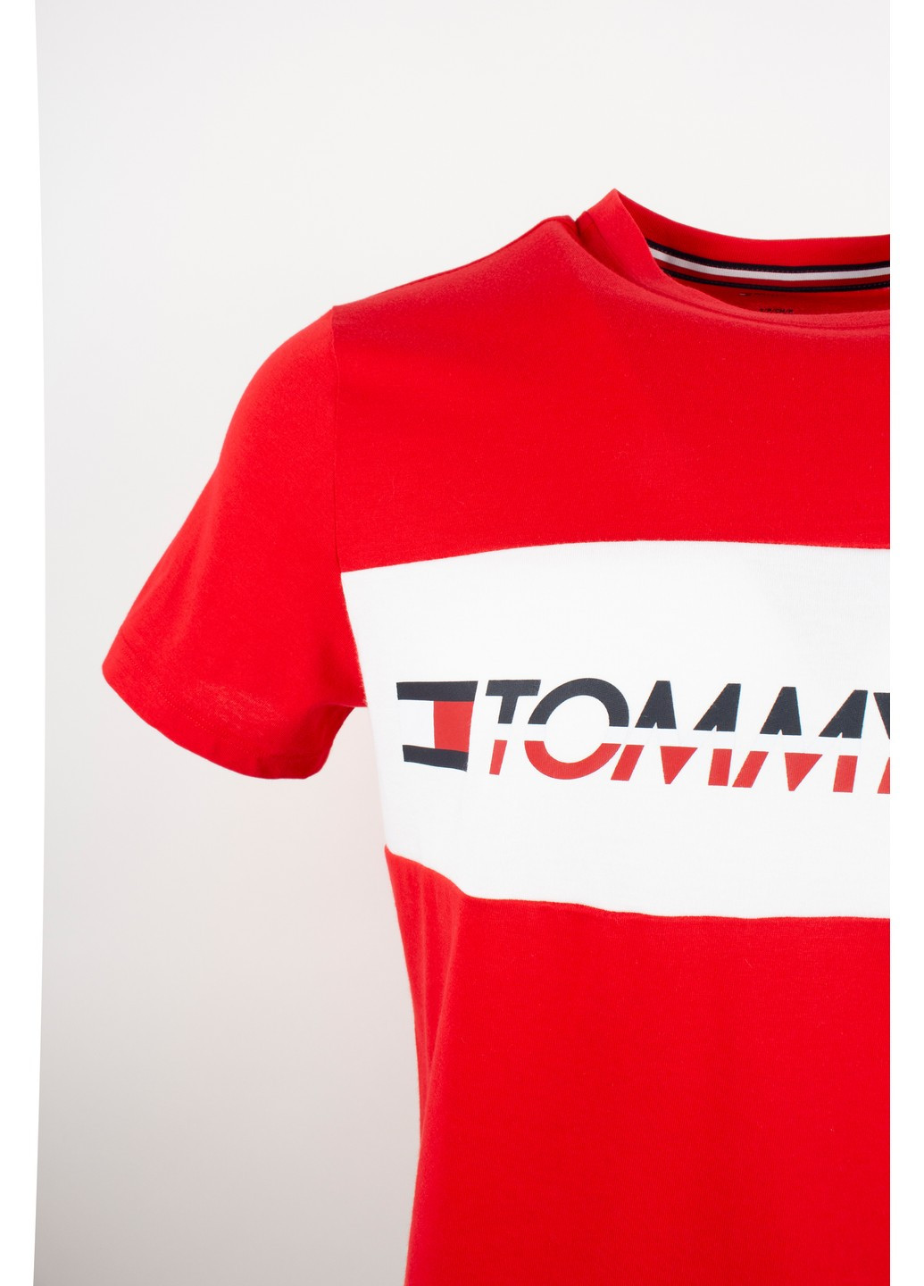 Красная футболка с логотипом Tommy Hilfiger