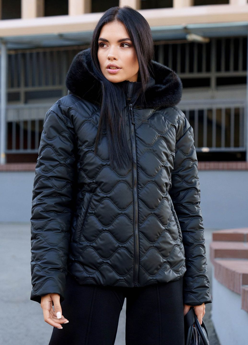 Черная зимняя стильная короткая куртка на утеплителе черного цвета Jadone Fashion Курточка