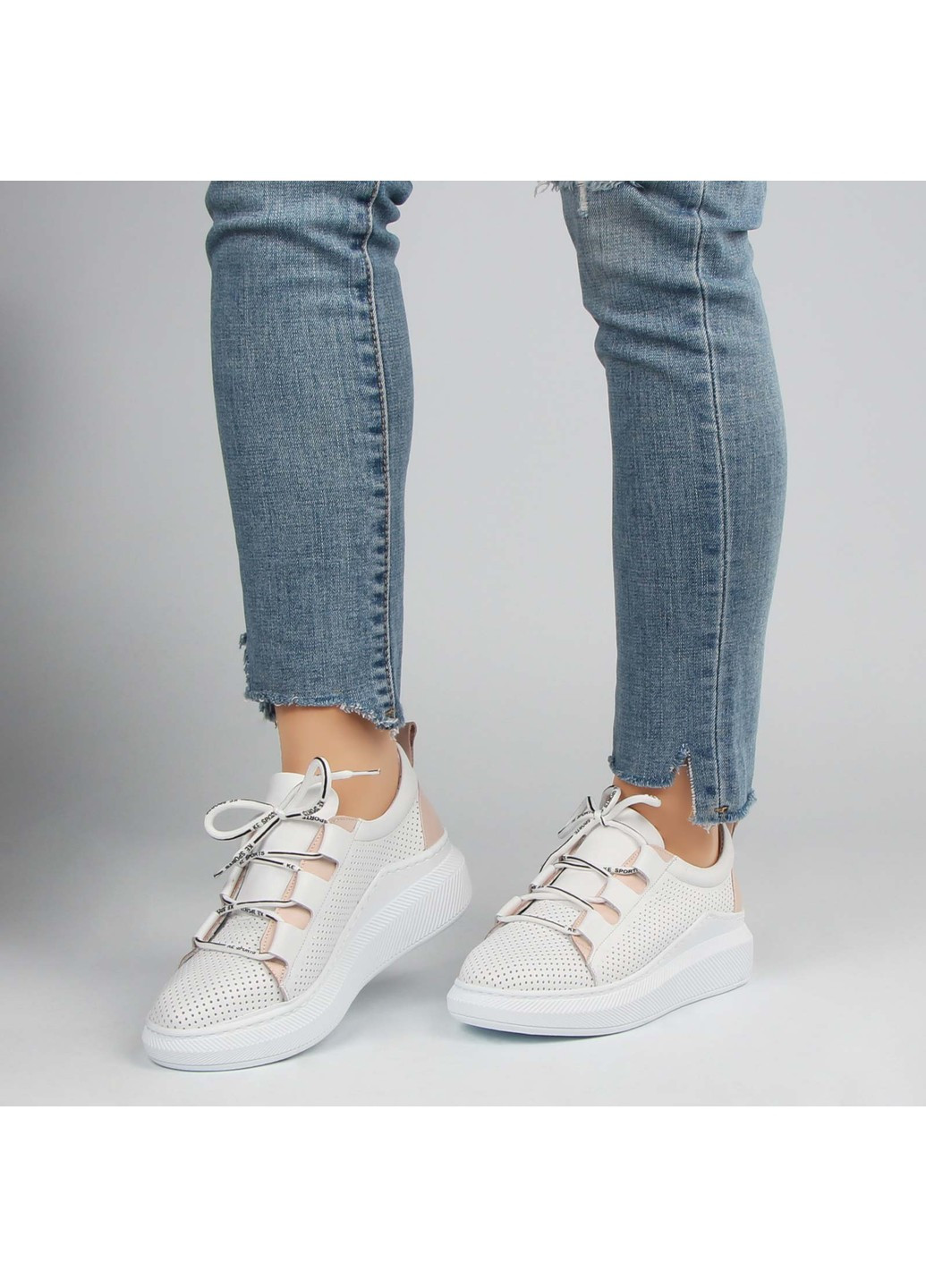 Белые демисезонные женские кроссовки 196802 Buts