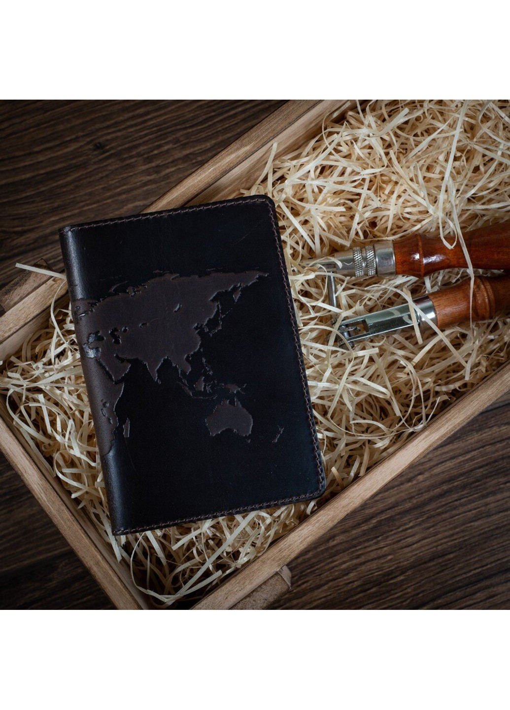 Кожаная обложка на паспорт HiArt PC-01 Shabby Olive World Map Оливковый Hi Art (268371468)