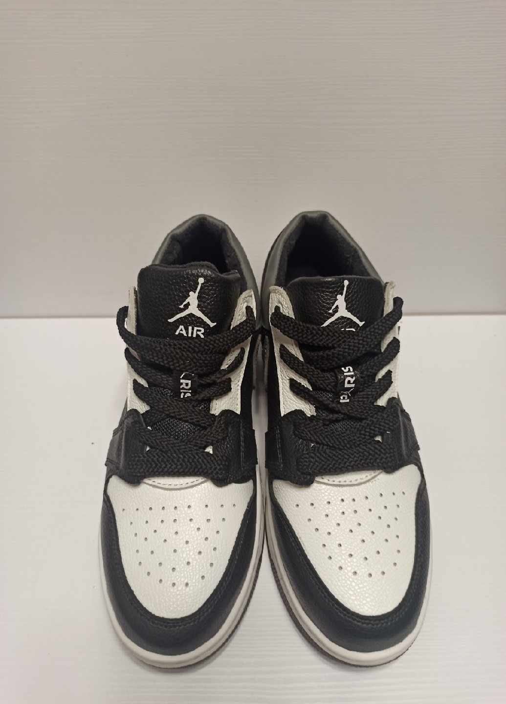 Чорно-білі всесезон кросівки No Brand Jordan