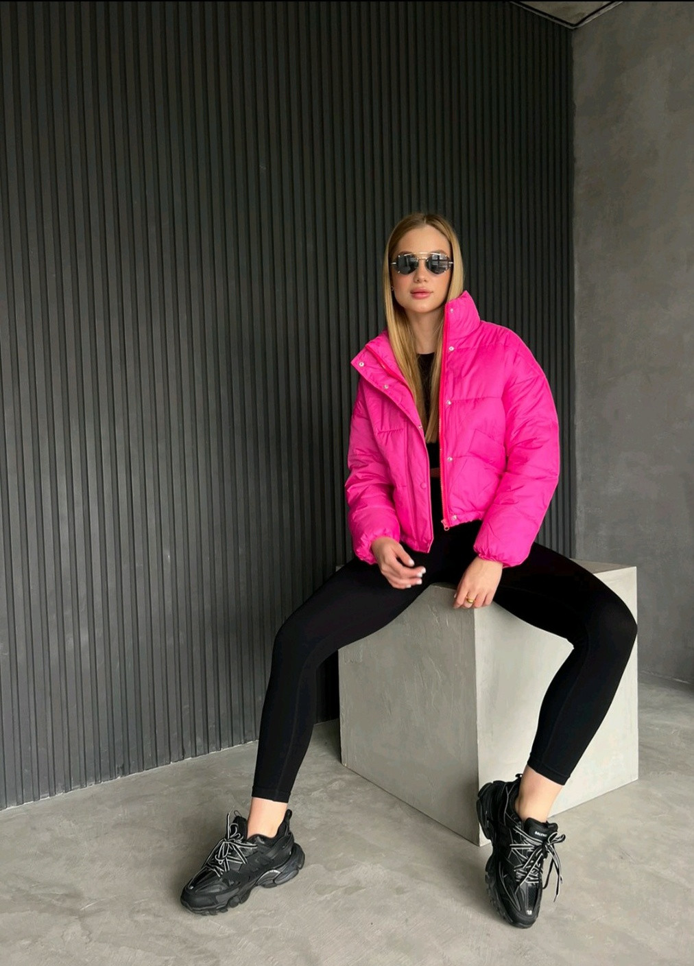 Розовая демисезонная куртка женская весенняя короткая без капюшона спорт демисезон Fenix свободная не приталенная