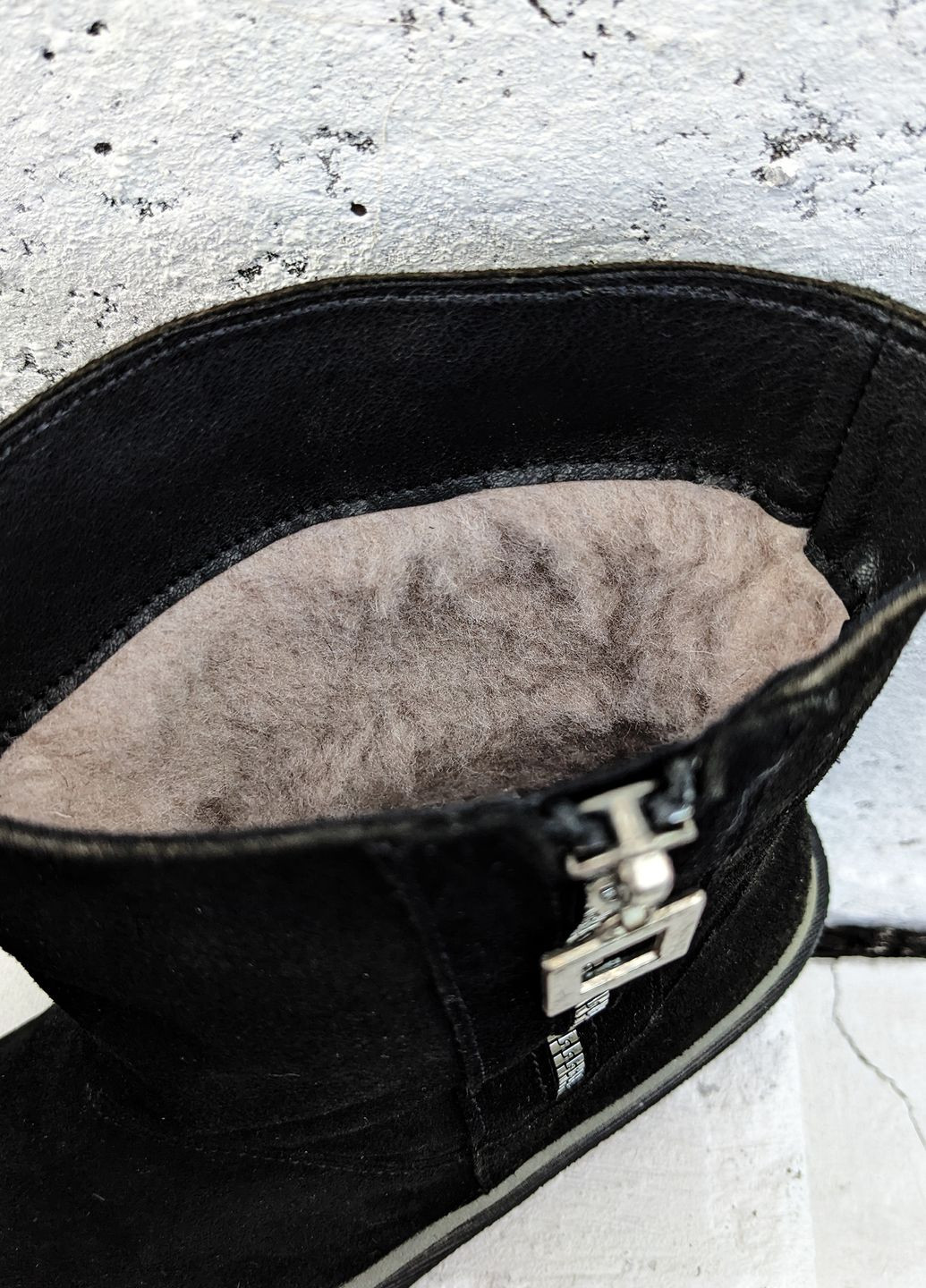 Зимние зимние черные замшевые сапоги на плоской утолщенной подошве InFashion