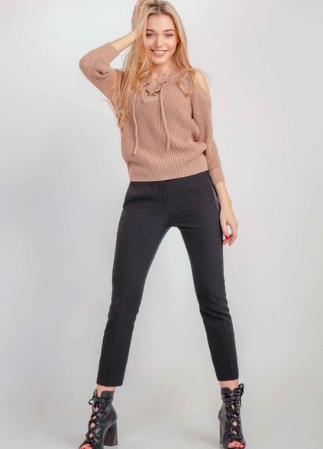 Бежевый джемпер женский с открытыми плечами Bellise