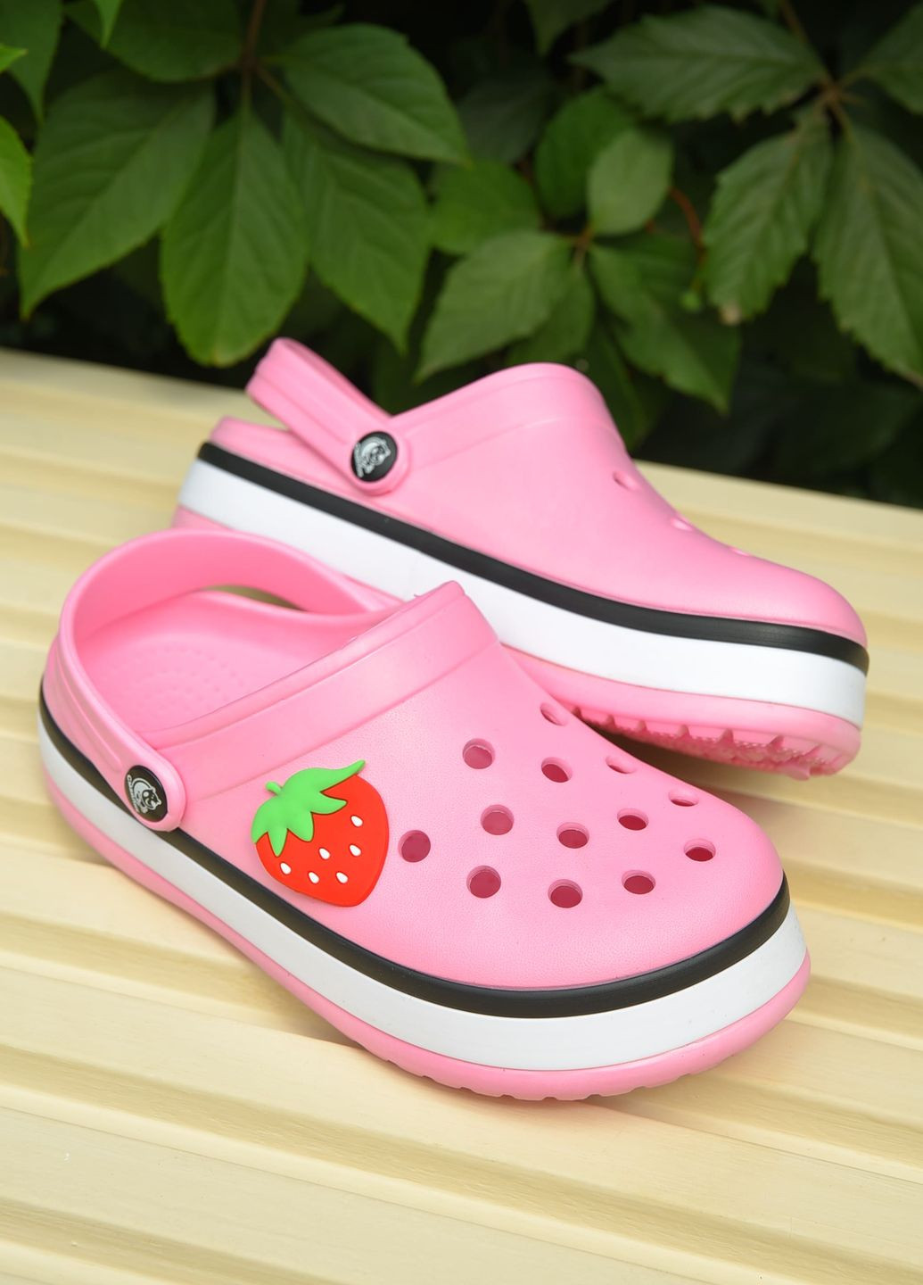 Крокси дитячі для дівчинки рожевого кольору Let's Shop (260660257)