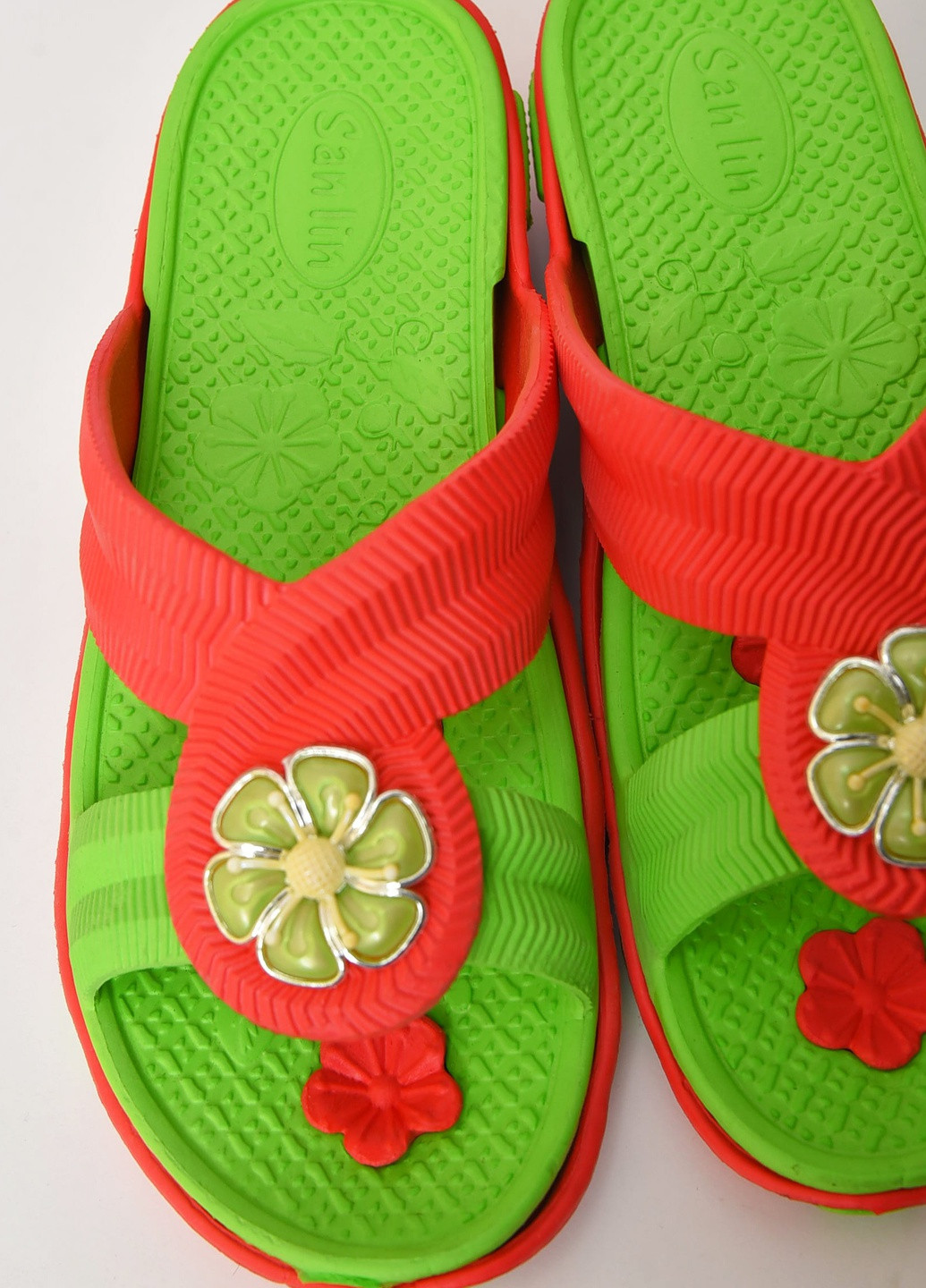 Зеленые шлепки женские пена зелено-красного цвета Let's Shop с цветами