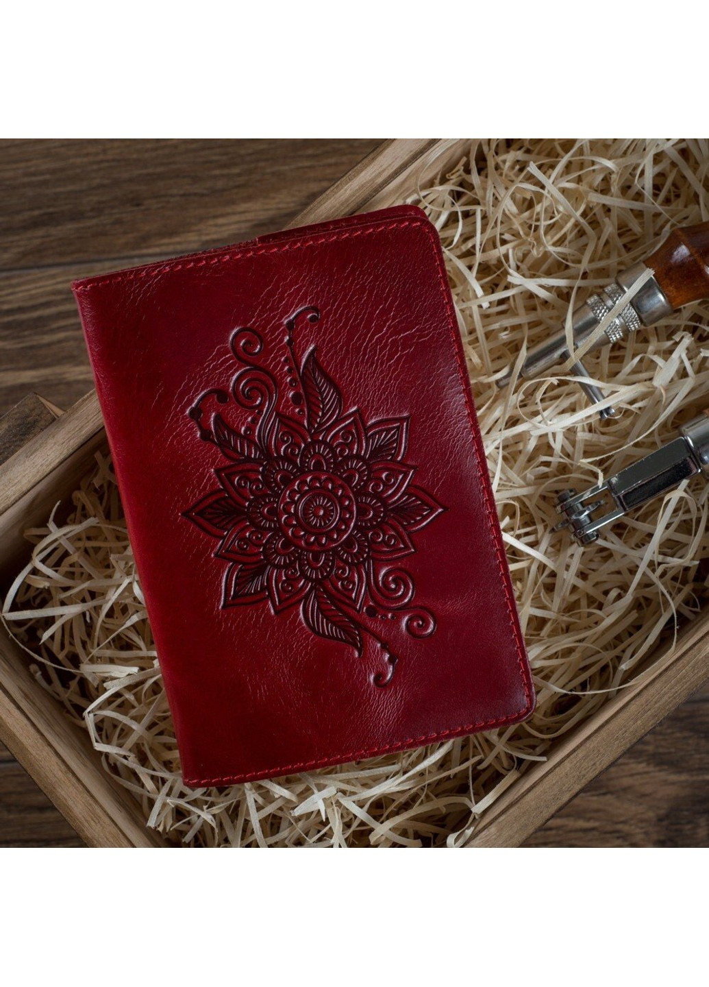 Шкіряна червона обкладинка на паспорт HiArt PC-01 Mehendi Classic Червоний Hi Art (268371420)