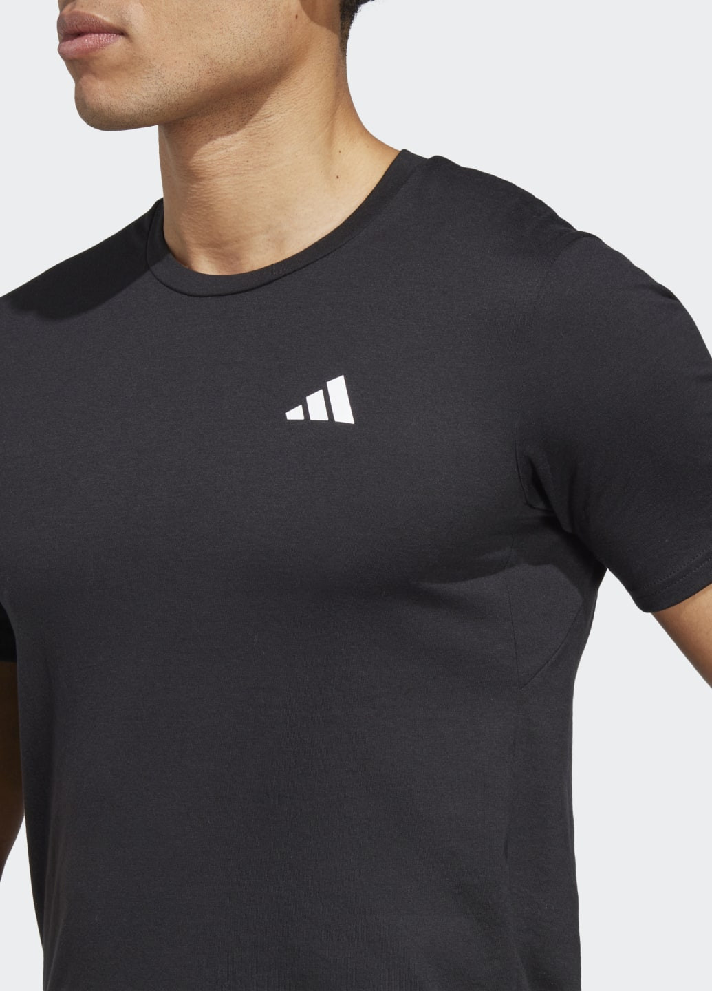 Чорна футболка для тренувань train essentials feelready adidas