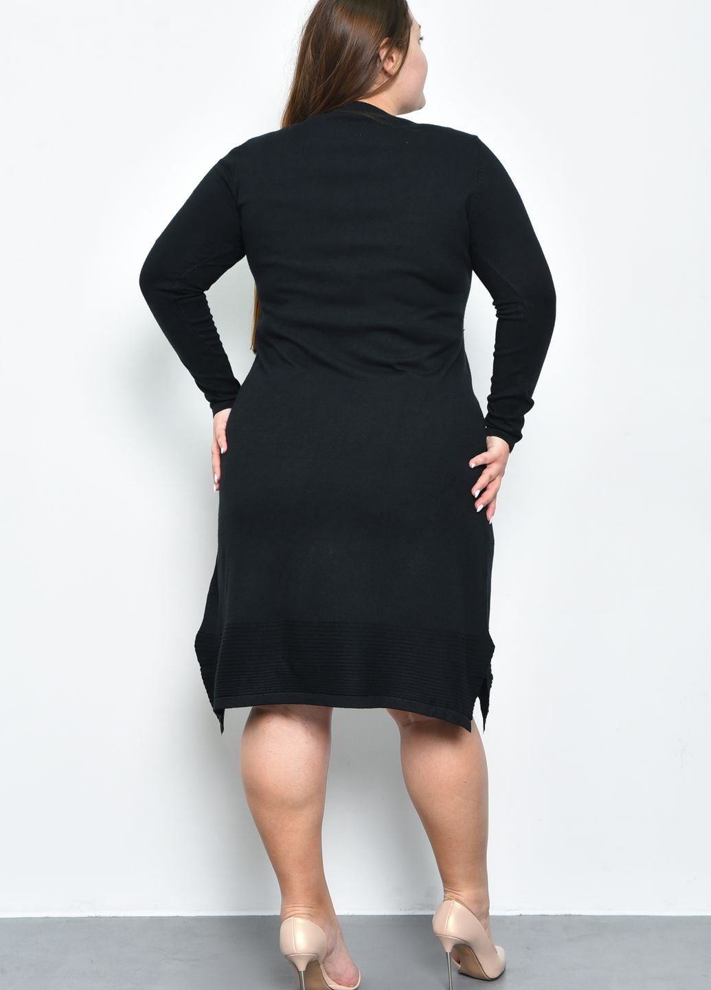 Черное кэжуал платье женское однотонное черного цвета батал футляр Let's Shop однотонное