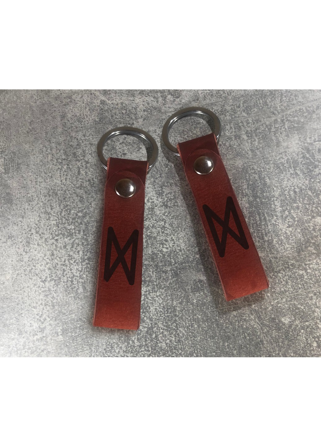 Брелок "петля" из кожи с Руной Старшого Футарка «ДАГАЗ» ЗаСвіт (266425132)