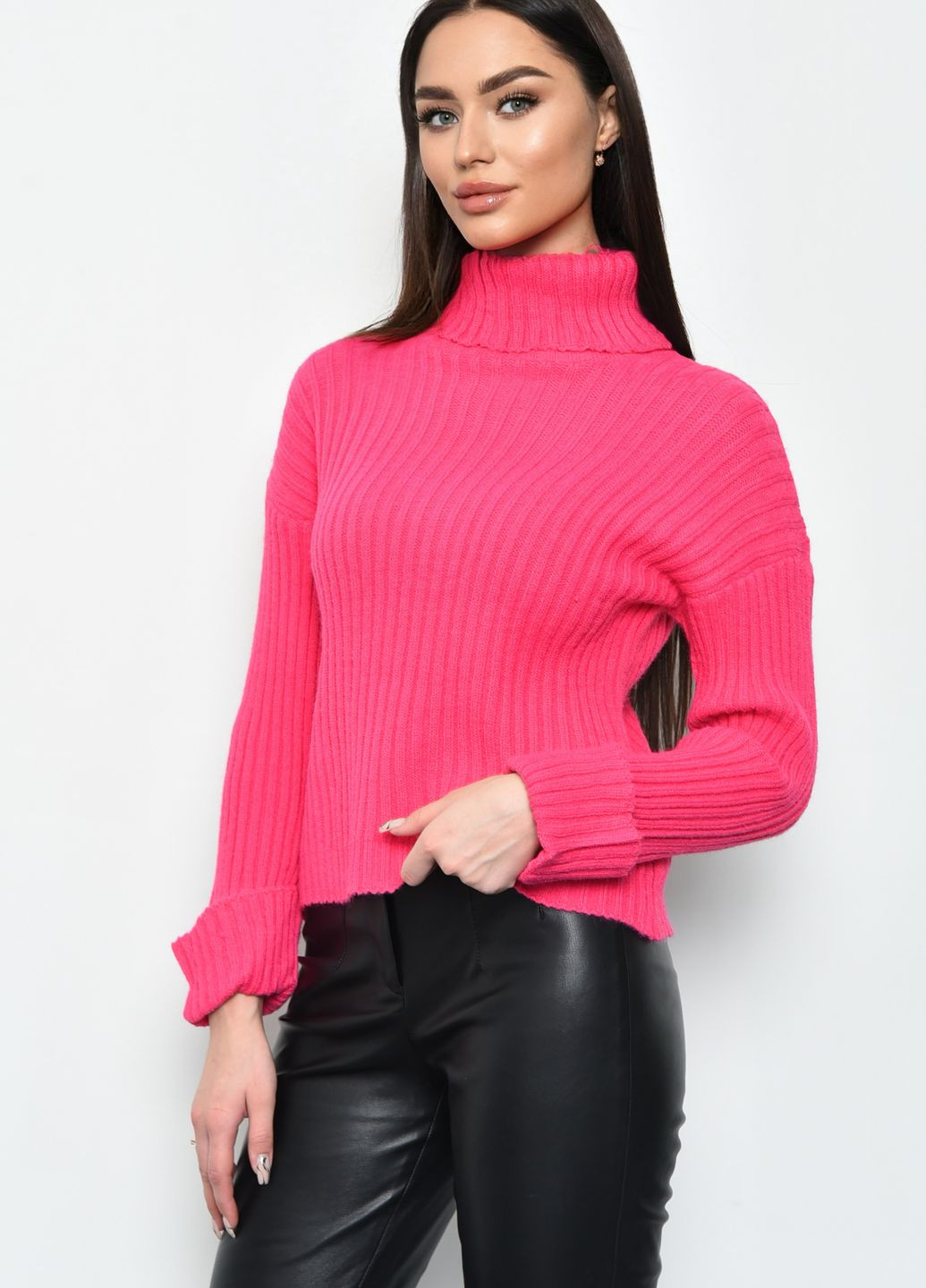 Розовый зимний свитер женский под горло розового цвета пуловер Let's Shop