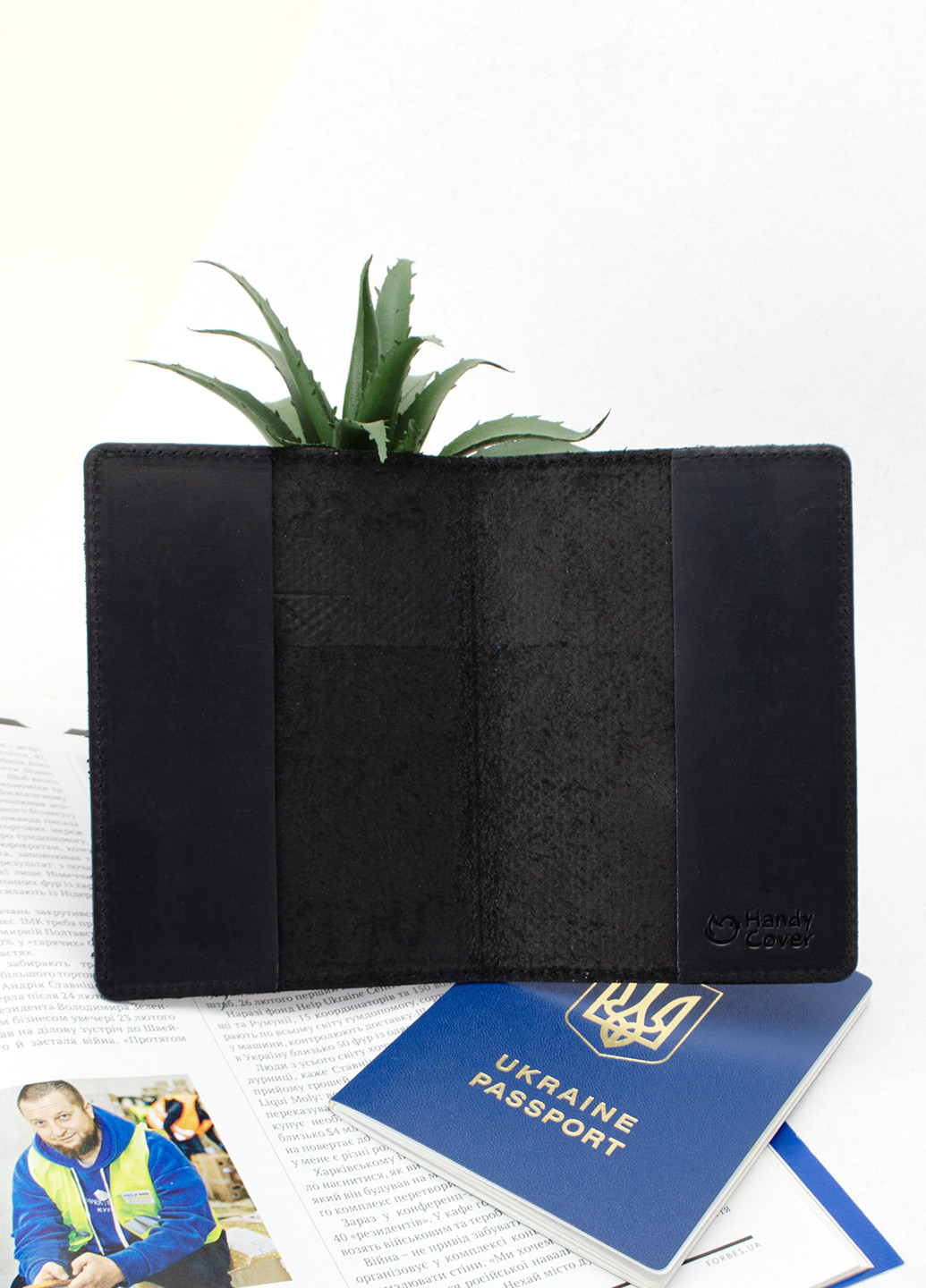 Обкладинка на паспорт шкіряна "Герб" чорна з тризубом HandyCover (261406854)