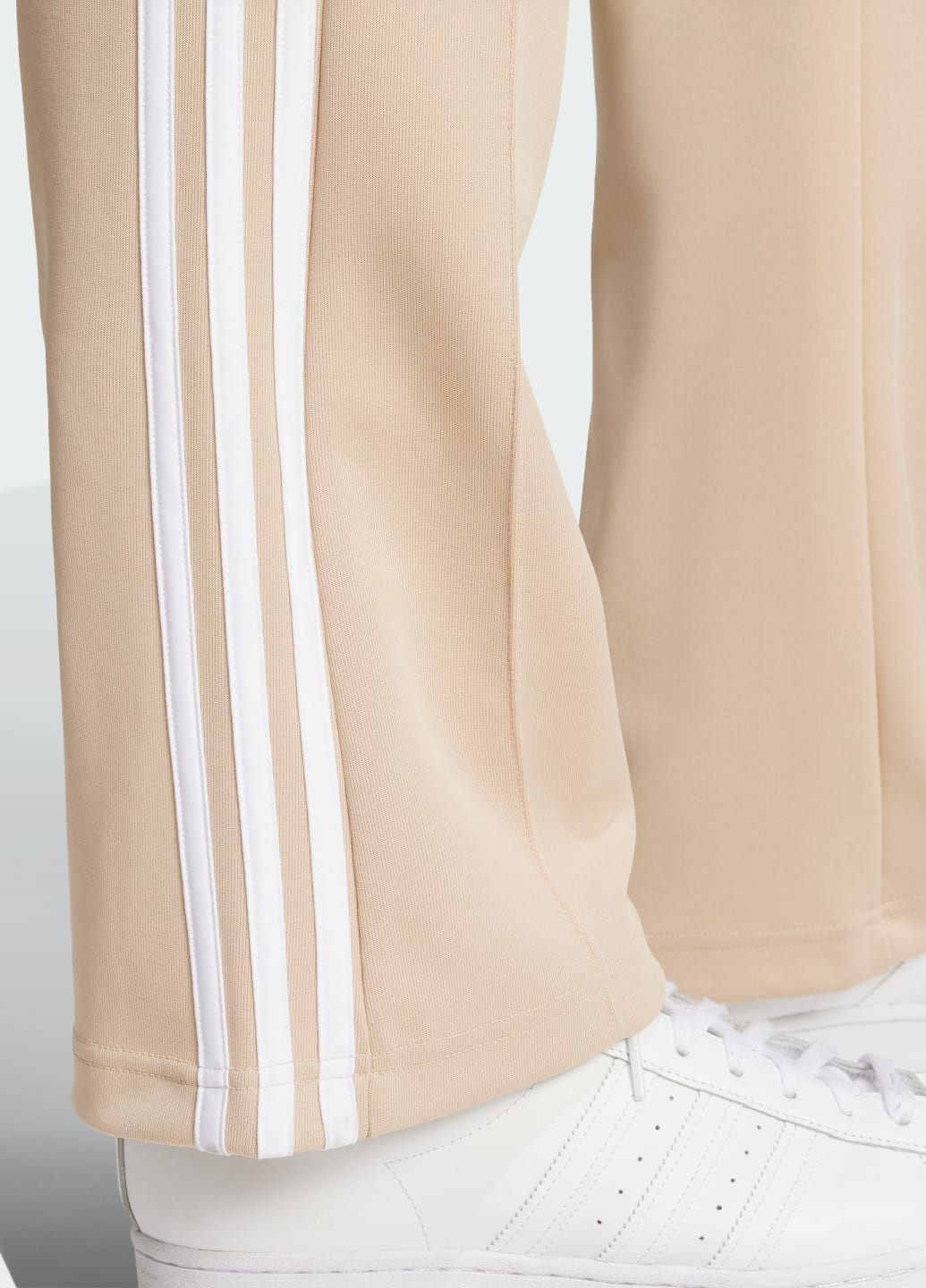 Бежевые спортивные демисезонные брюки adidas