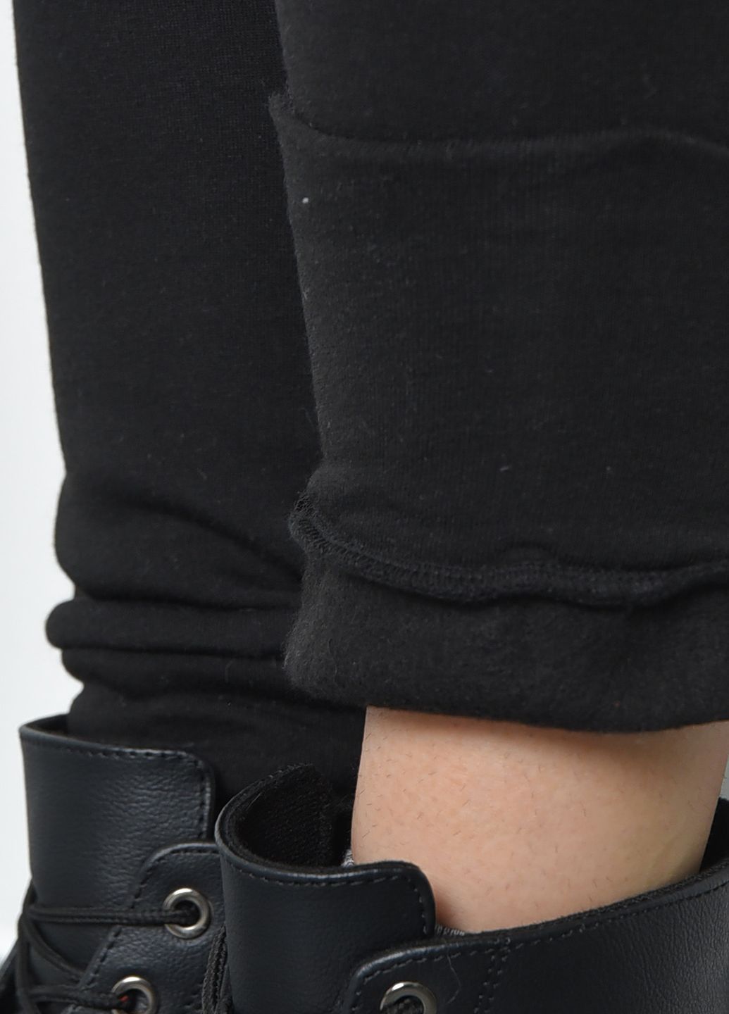 Спортивні штани жіночі на флісі чорного кольору Let's Shop (271126561)