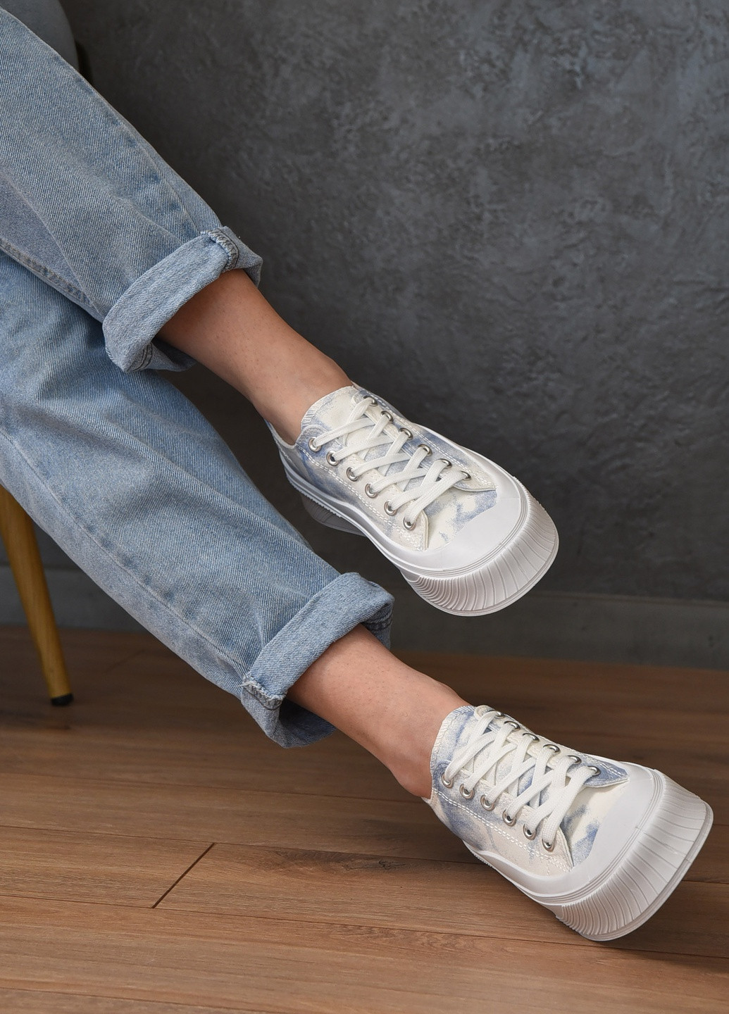 Белые демисезонные кроссовки женские бело-голубые однотонные текстиль Let's Shop