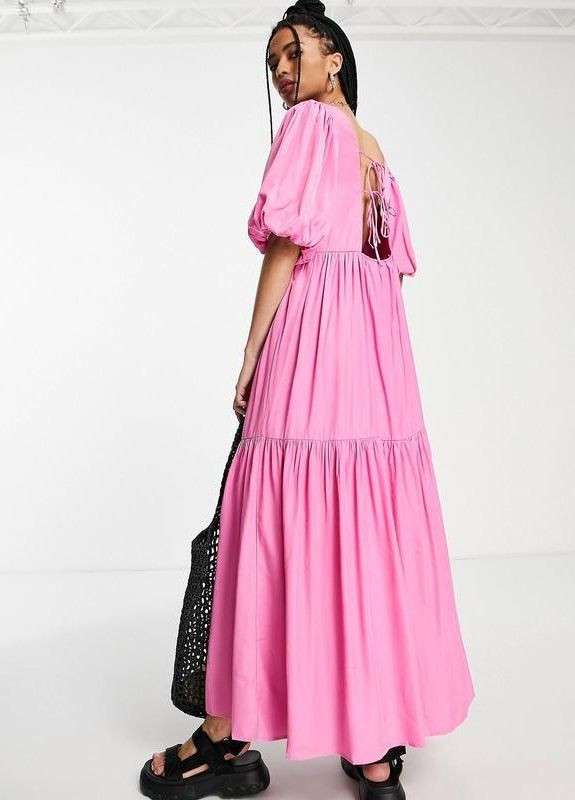 Фуксинова (кольору Фукія) яскраво-рожева ярусна атласна сукня максі із зав'язками на спині only premium Asos
