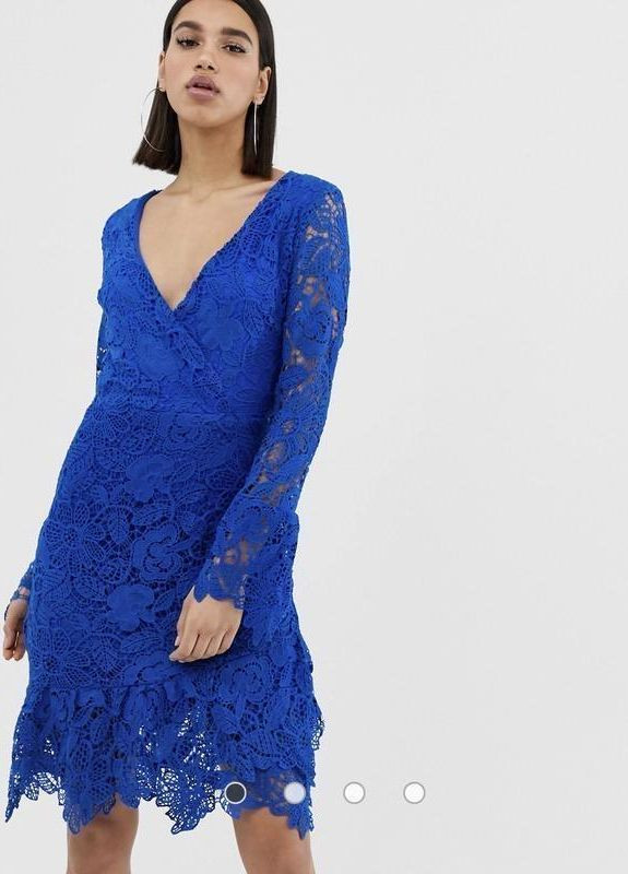 Синя мереживна сукня міді кобальтового синього кольору з оборкою по краю missguided Asos