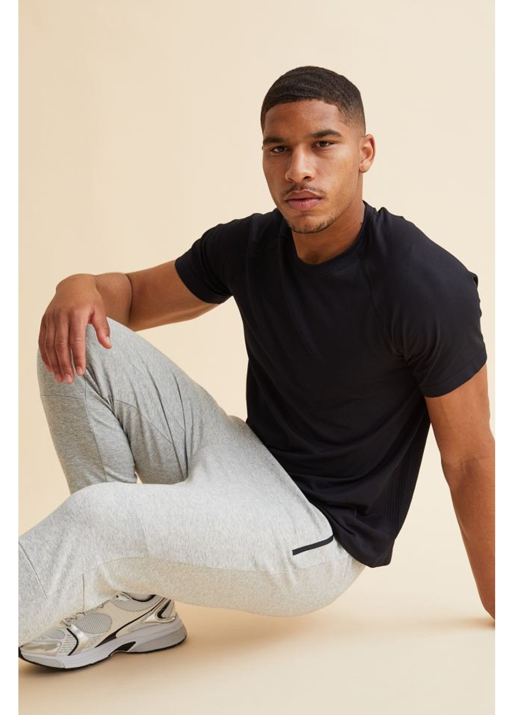 Серые спортивные демисезонные брюки H&M