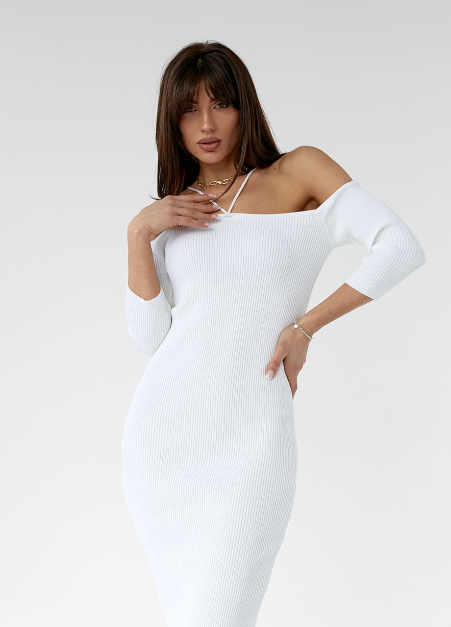 Молочное приталенное платье в рубчик No Brand