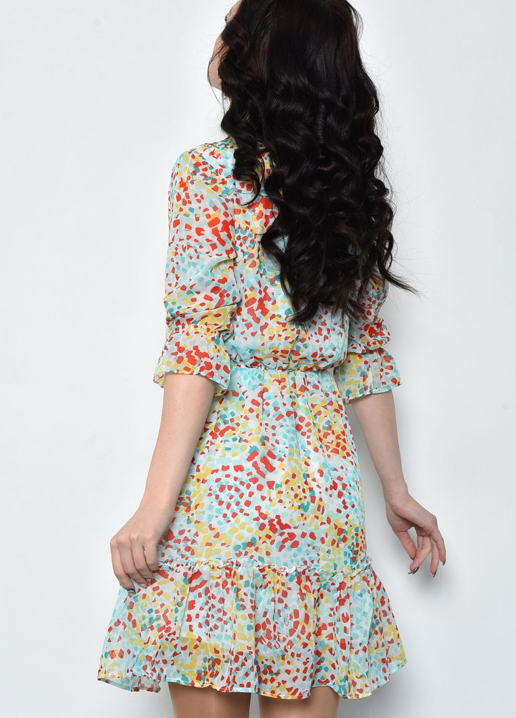 Бирюзовое кэжуал платье женское шифоновое бирюзового цвета с разноцветными узорами баллон Let's Shop с абстрактным узором