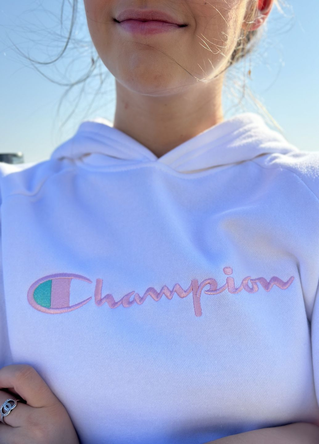 Худі з капюшоном утеплена флісом підліткова для дівчини 7354CG з вишитим логотипом біла Champion (264742838)