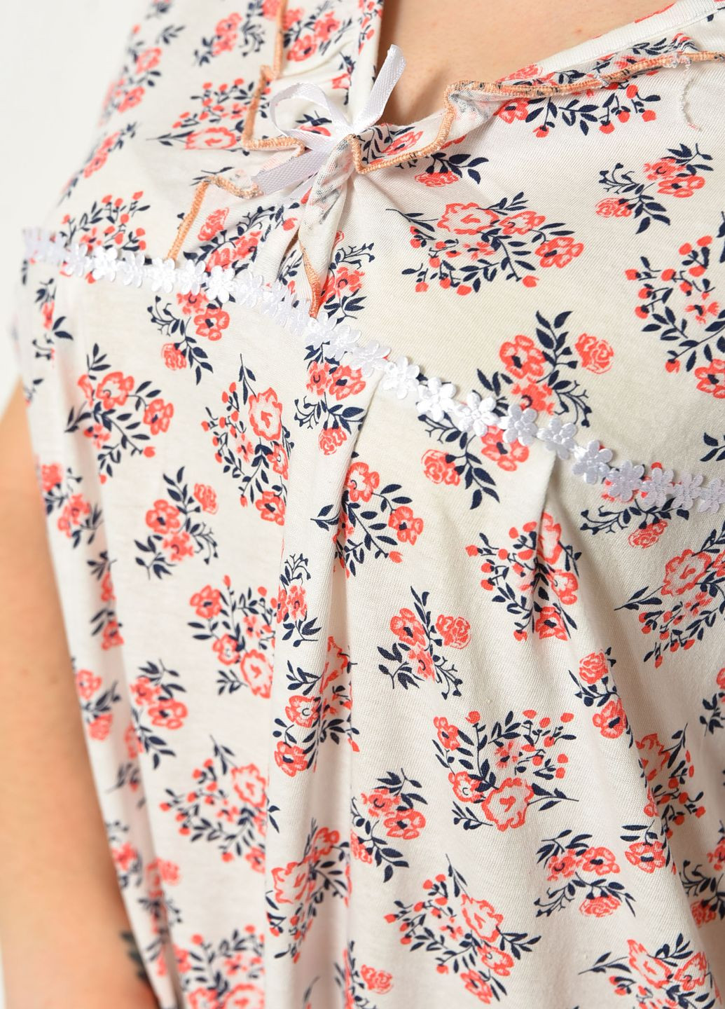 Ночная рубашка женская батальная белого цвета с цветочным принтом Let's Shop (277925779)