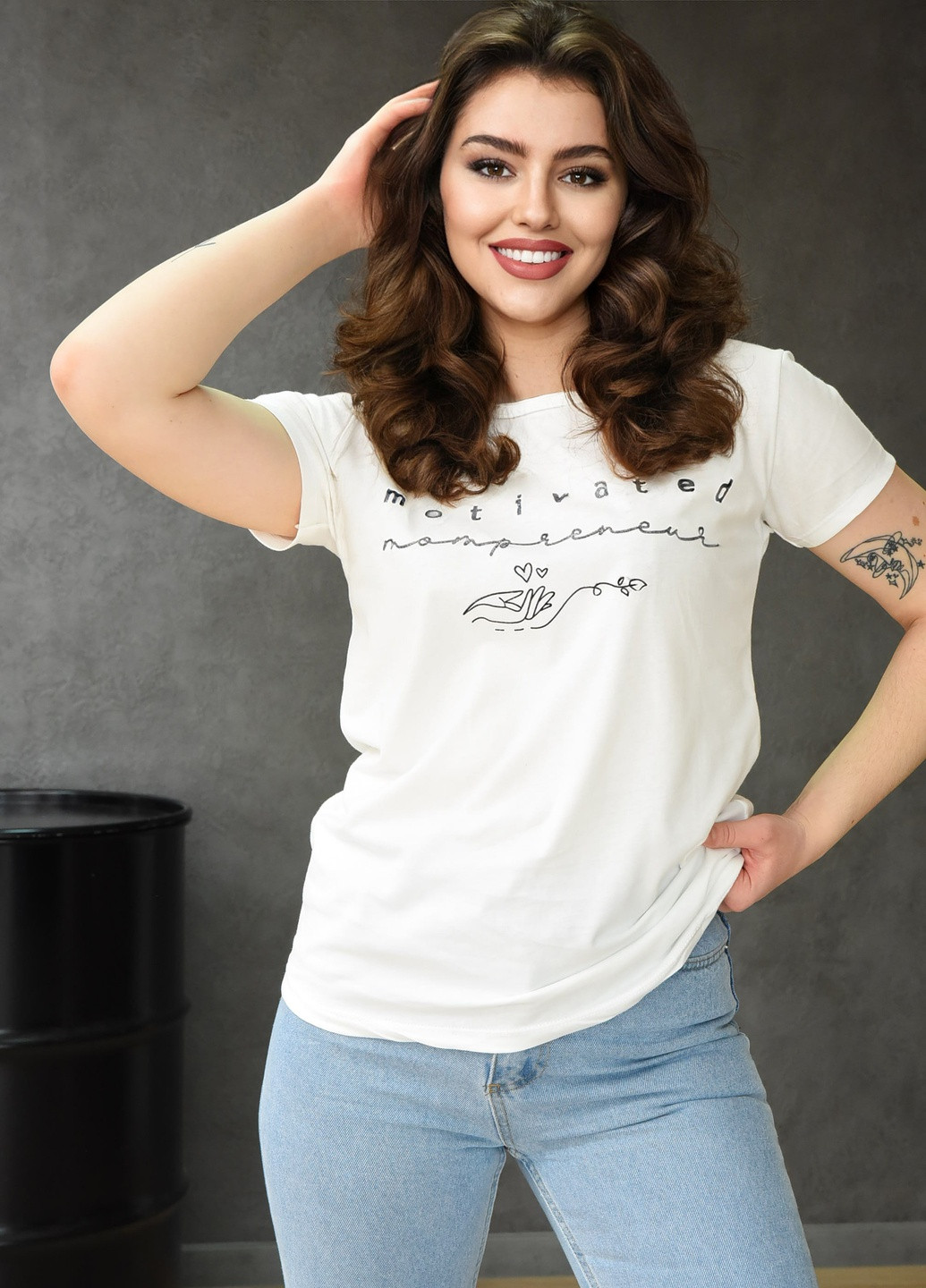 Молочна літня футболка жіноча молочного кольору Let's Shop