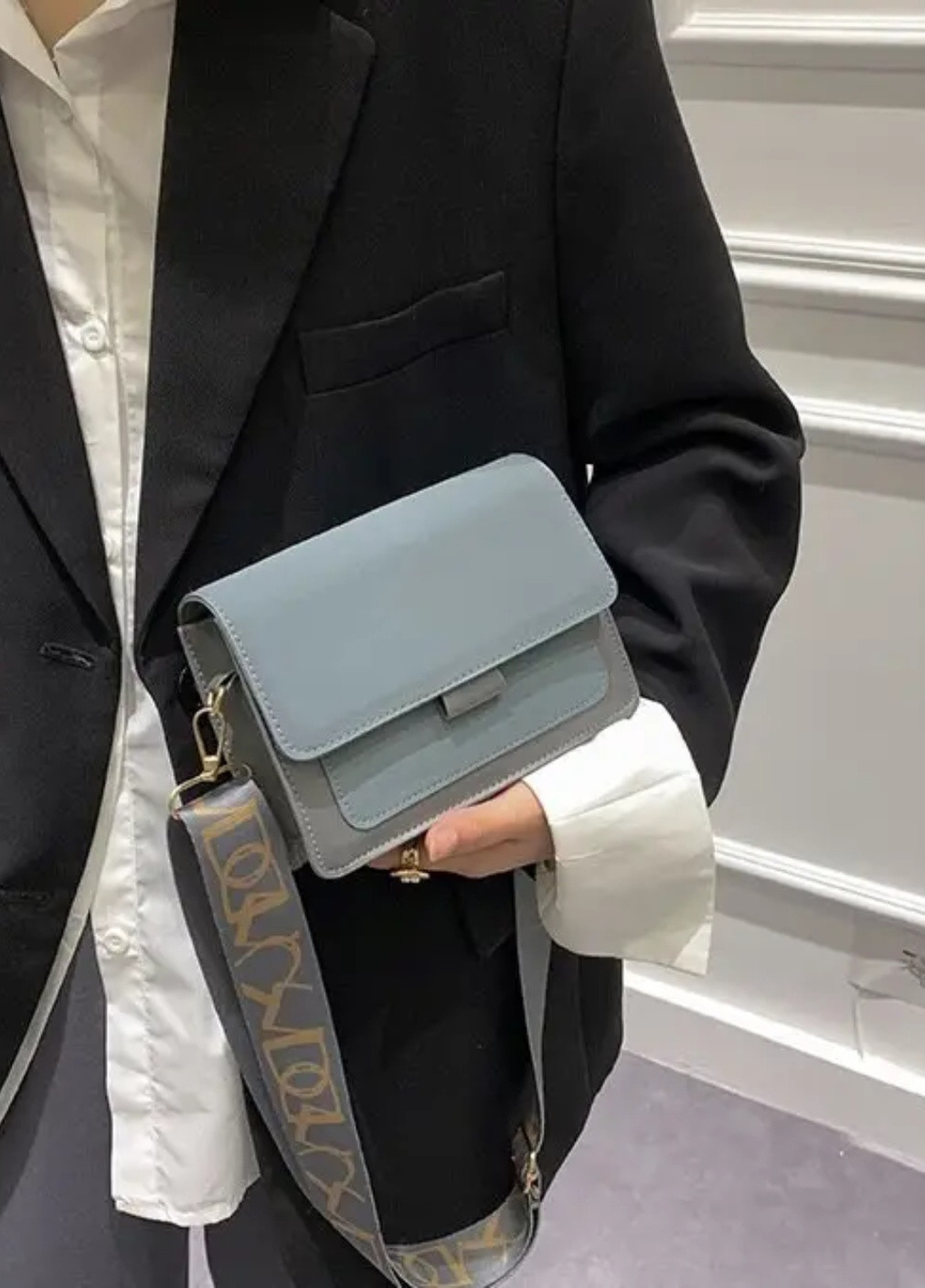 Жіноча класична сумочка через плече крос-боді на ремінці бархатна велюрова замшева блакитна No Brand (257007430)