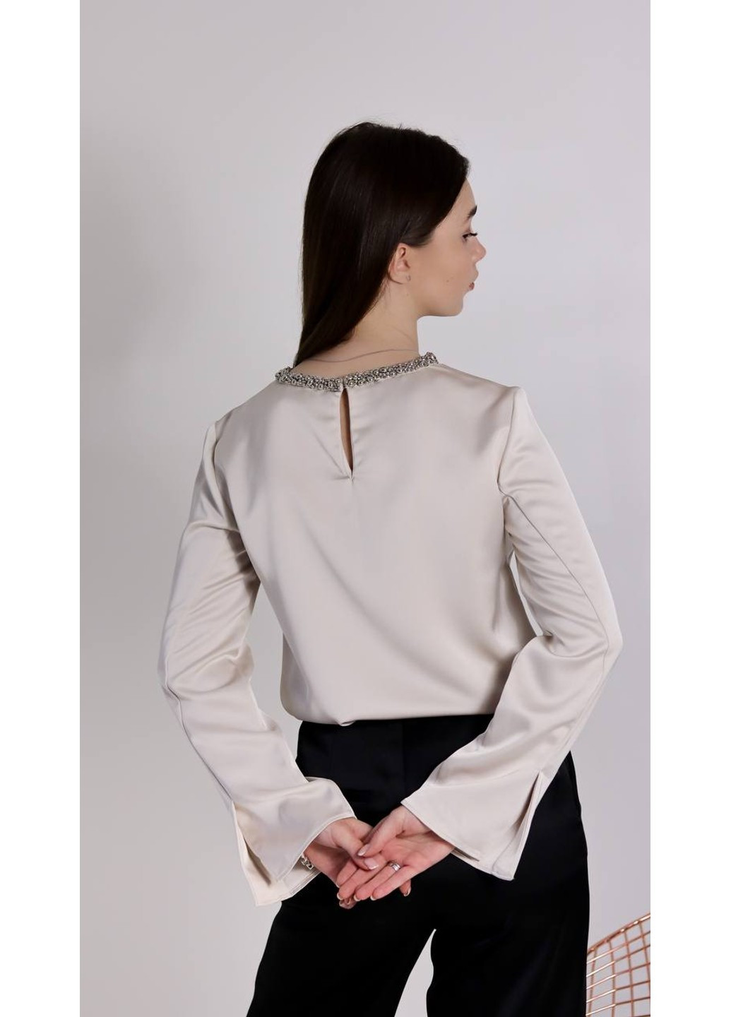 Жіноча атласна блуза (55714) 34 Біла H&M (258646373)