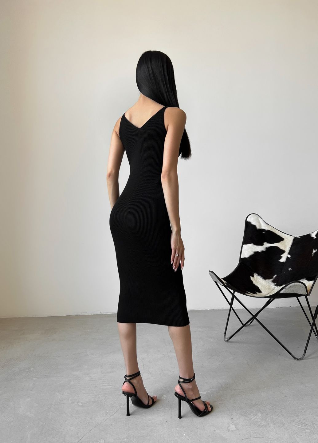 Черное кэжуал платье вязаное Larionoff однотонное