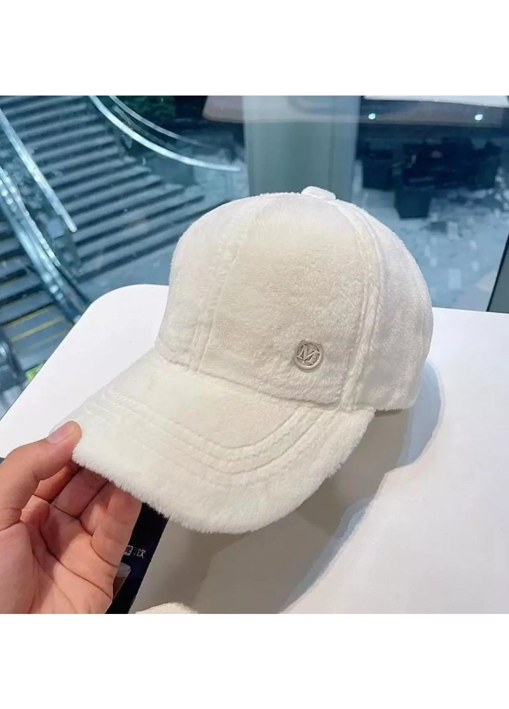 Кепка бейсболка хутряна з літерою "М" Біла 54-60р (1957) No Brand (257431531)