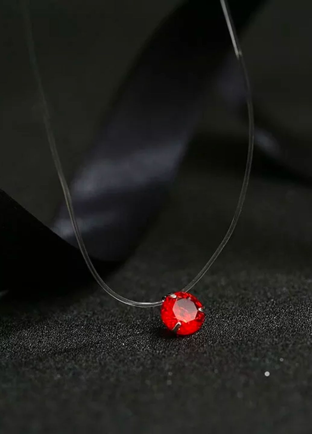 Кулон червоний камінчик на волосіні-резинці з потрійним кріпленням No Brand (275399031)
