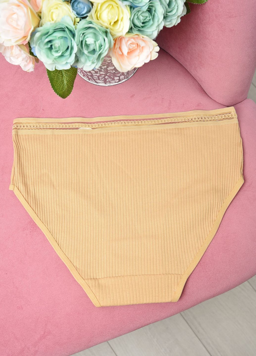 Труси жіночі напівбатальні бежевого кольору Let's Shop (276458723)