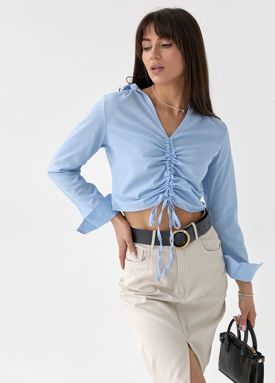 Блакитна демісезонна укорочена блуза з куліскою вздовж полички - блакитний Lurex