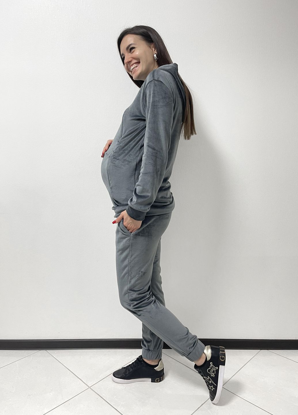 Спортивный костюм для беременных и кормящих мам с высоким поясом и секретами для кормления Матуся велюровий костюм (269901302)