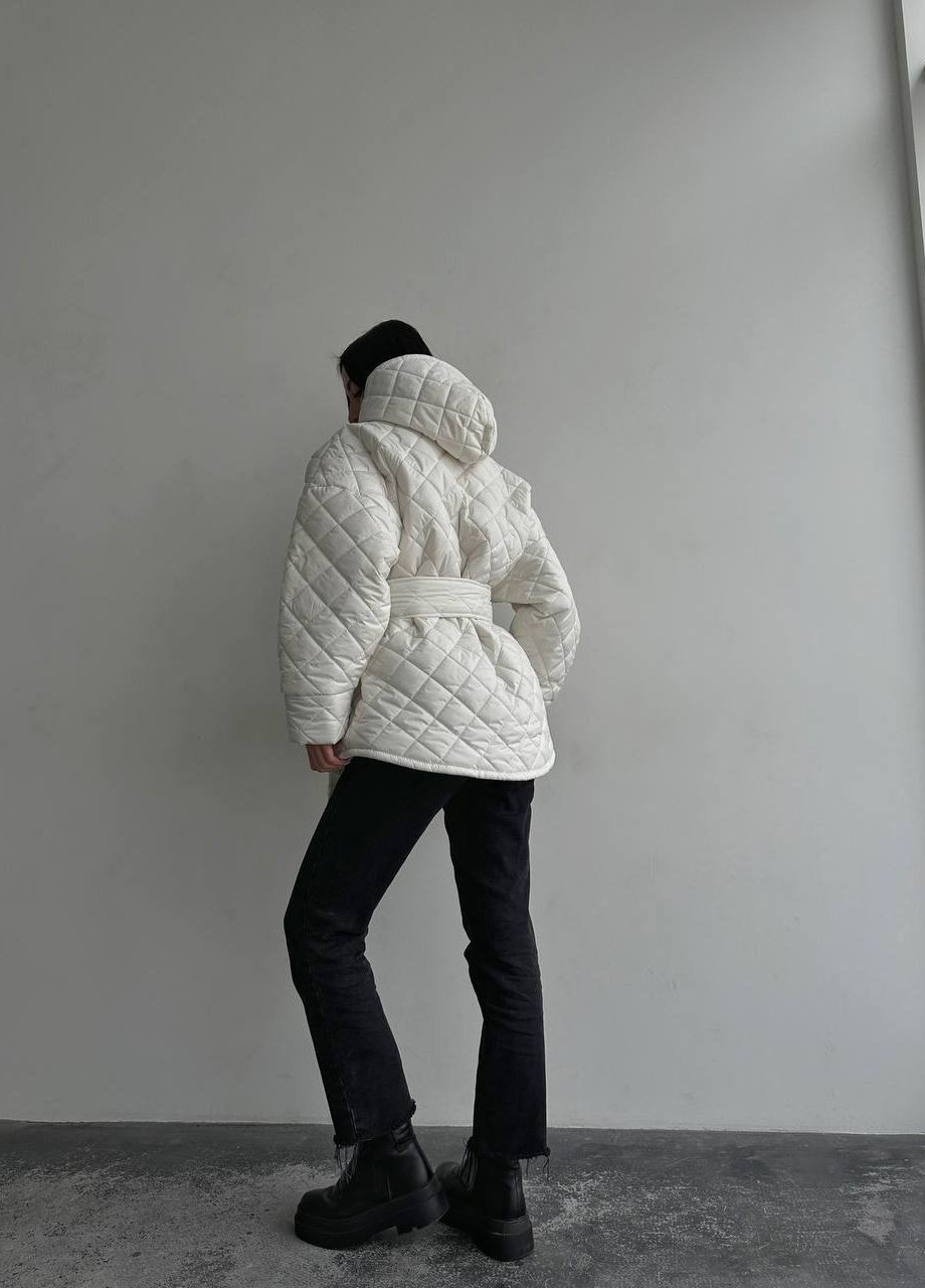 Молочная демисезонная классная куртка с поясом из плащёвки и с наполнителем силикон 150, стильная универсальная куртка в размере 42-46 и с капюшоном No Brand 063