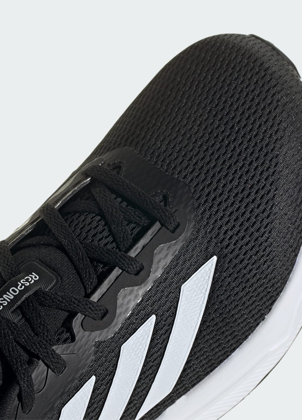 Черные всесезонные кроссовки response adidas