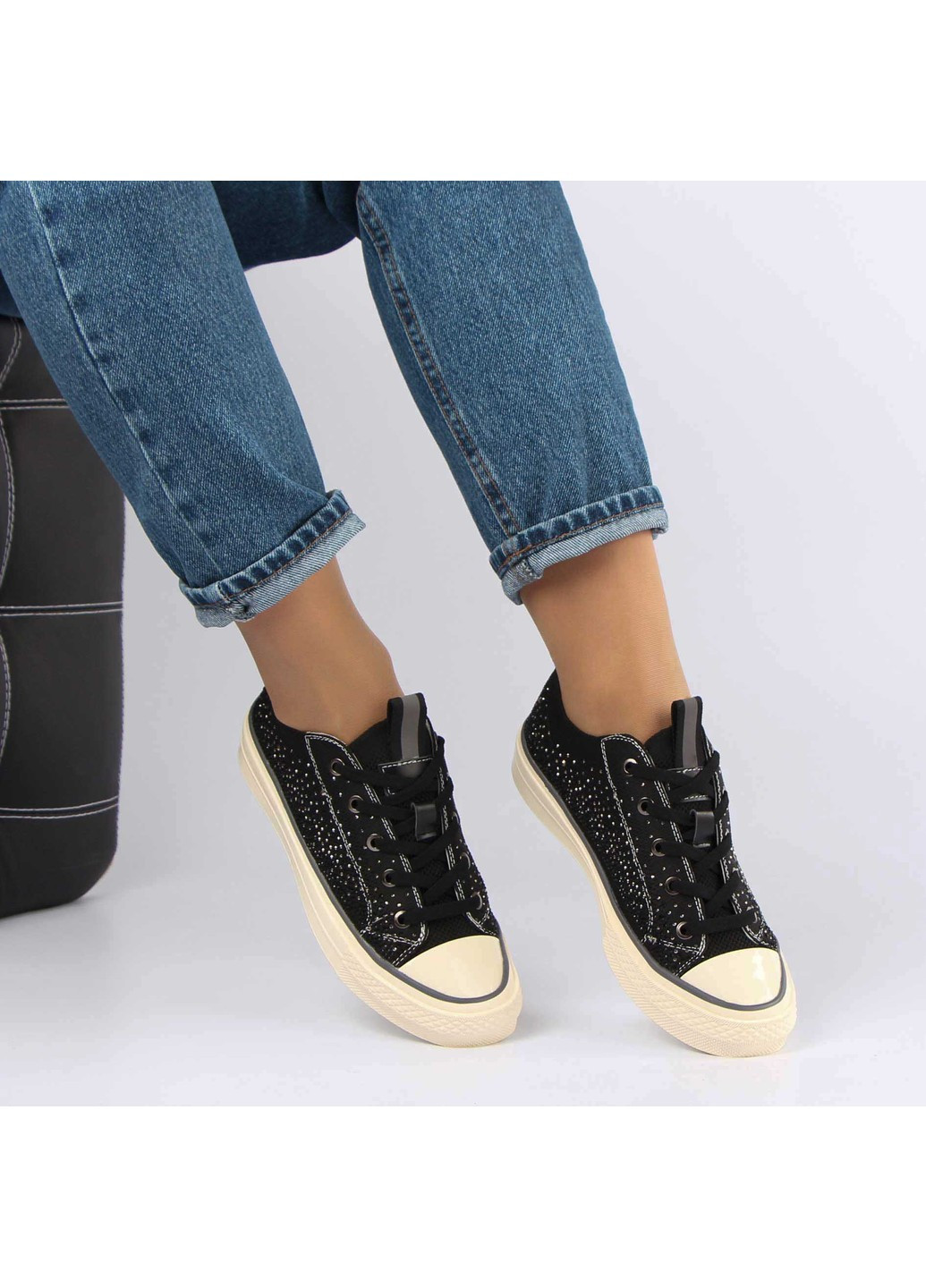 Черные демисезонные женские кроссовки 195685 Buts