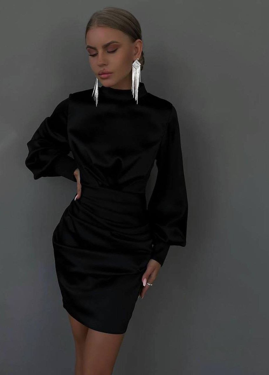 Черное шикарное короткое чёрное атласное платье с открытой спиной и длинным рукавом No Brand
