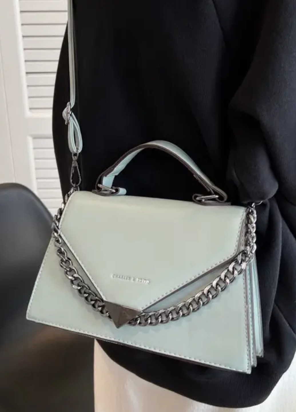 Жіноча класична сумка крос-боді з ланцюжком через плече на ремінці оливка зелена No Brand (257765348)